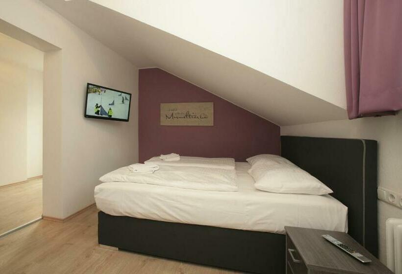 غرفة كمفورت مع بلكونة, Lake And Cityhotel Edelweiss   Self Check In