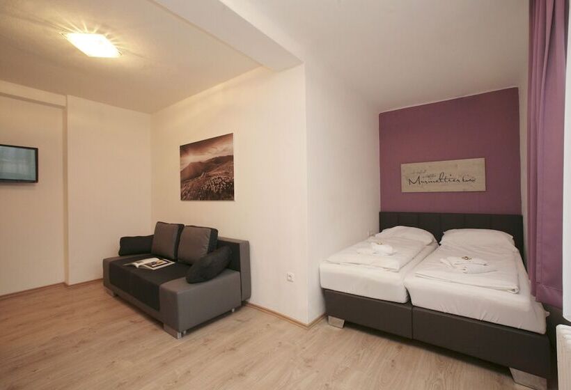 غرفة كمفورت مع بلكونة, Lake And Cityhotel Edelweiss   Self Check In