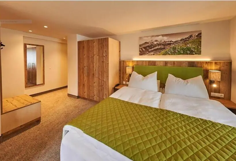 Standard Kolmen Hengen Huone, Alpenhotel Wurzer