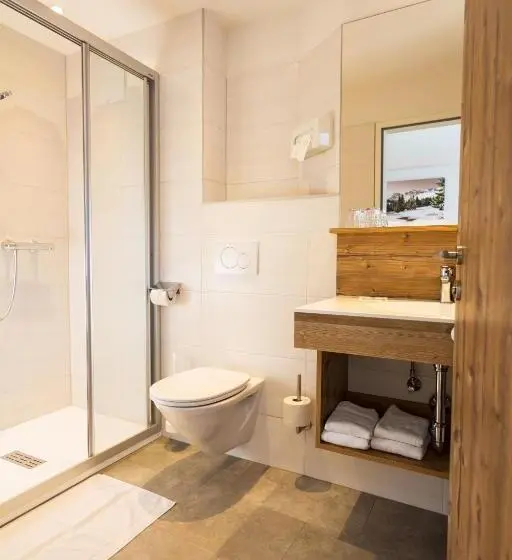 Standard Kolmen Hengen Huone, Alpenhotel Wurzer