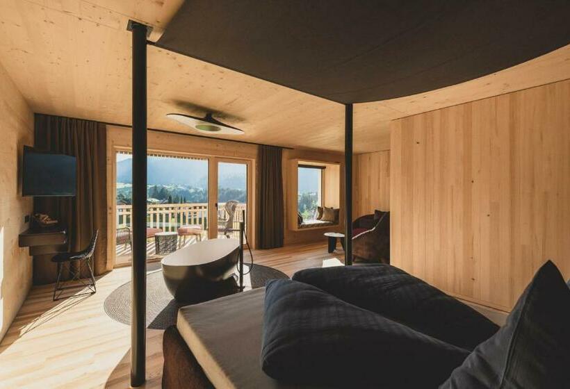 סוויטה דלוקס, Bio Hotel Oswalda Hus