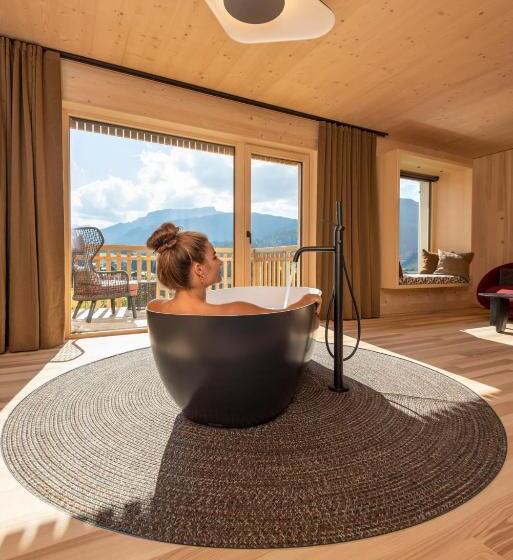 סוויטה דלוקס, Bio Hotel Oswalda Hus