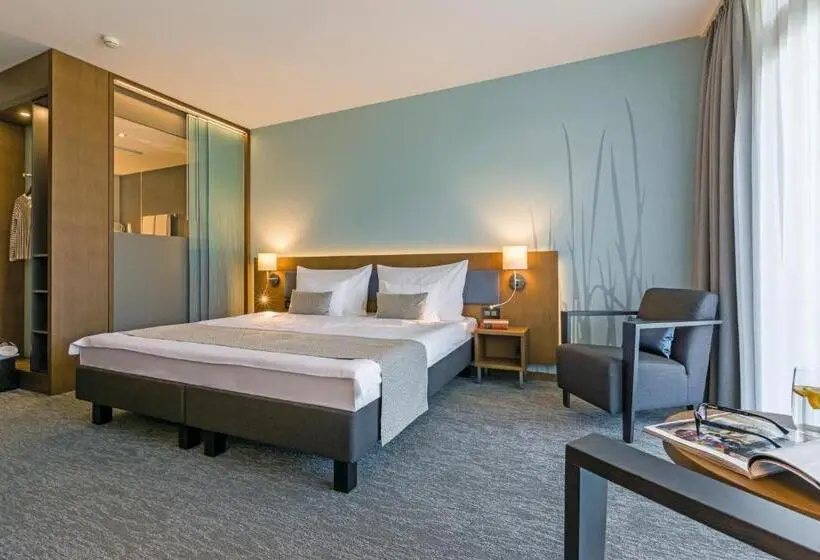 Comfort room with lake view, Deltapark Vitalresort