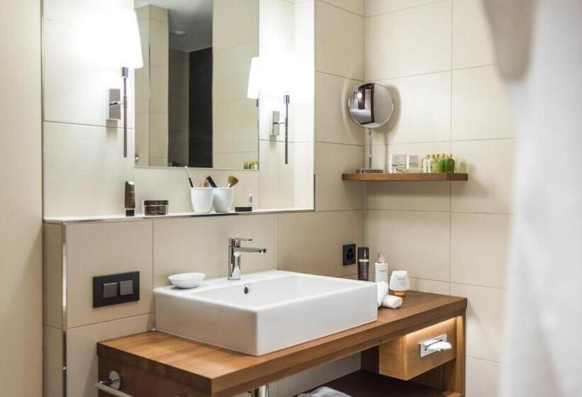 Superior room with lake view, Deltapark Vitalresort