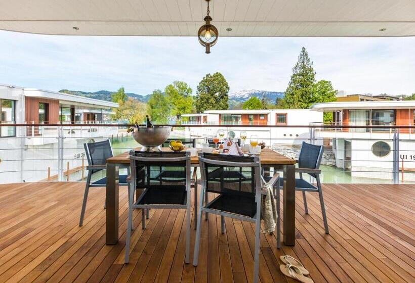 Suite with lake view, Deltapark Vitalresort