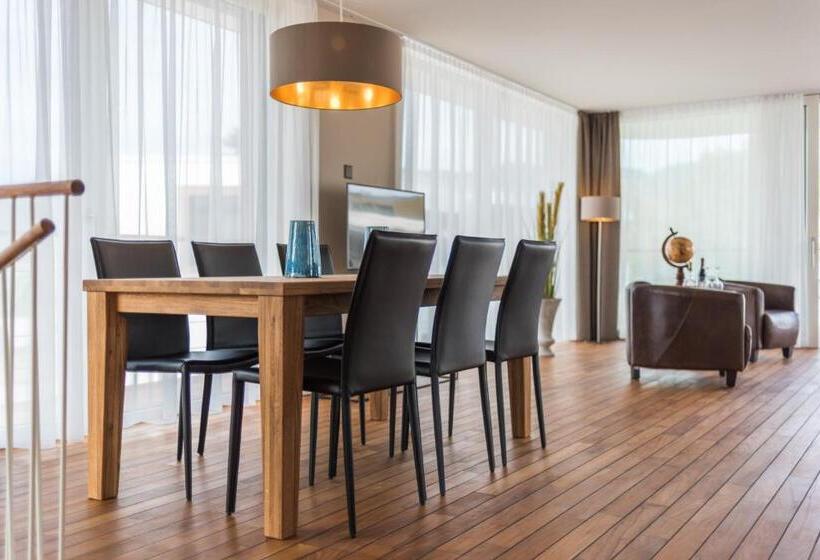 Suite with lake view, Deltapark Vitalresort