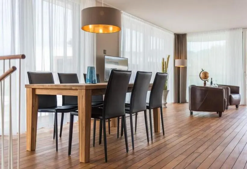 Suite with lake view, Deltapark Vitalresort