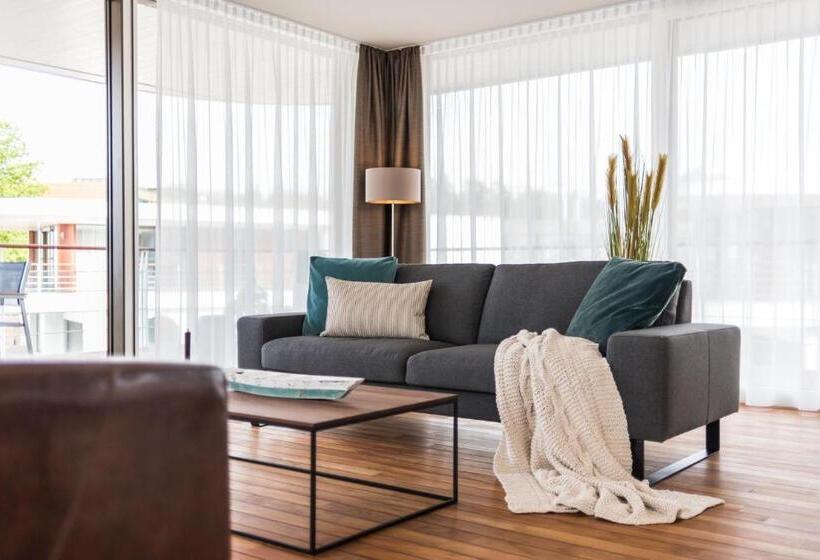 Suite with lake view, Deltapark Vitalresort