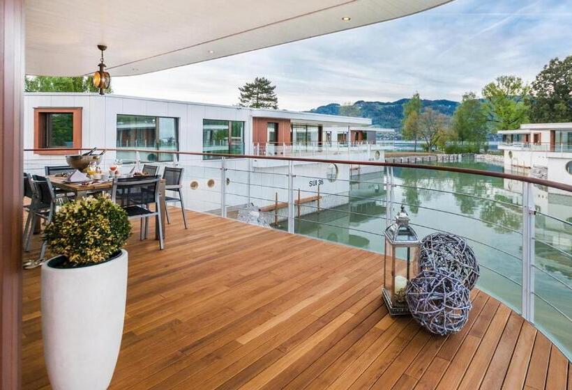 Suite with lake view, Deltapark Vitalresort