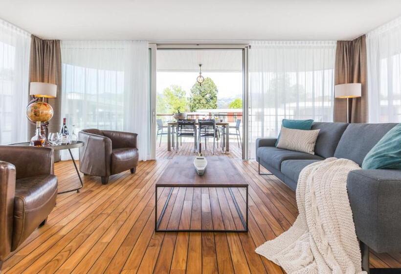 Suite with lake view, Deltapark Vitalresort