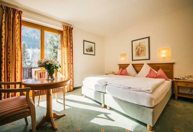اتاق عادی, Dr Otto Murr B&b