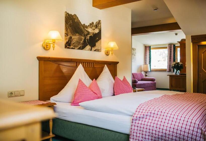 جناح, Dr Otto Murr B&b