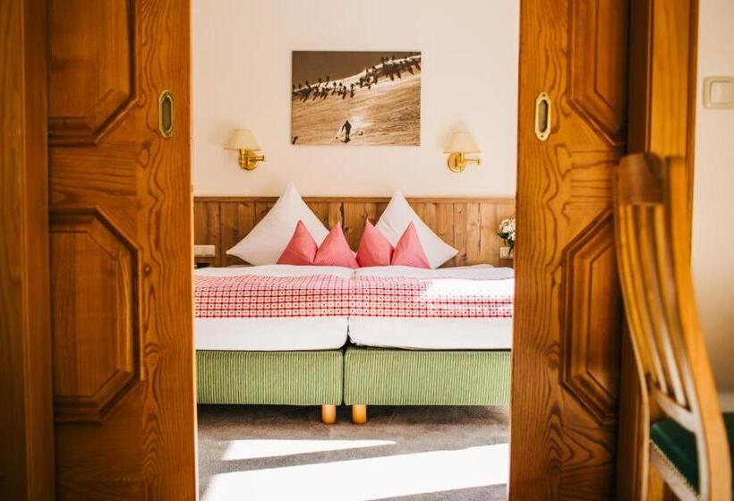 جناح, Dr Otto Murr B&b