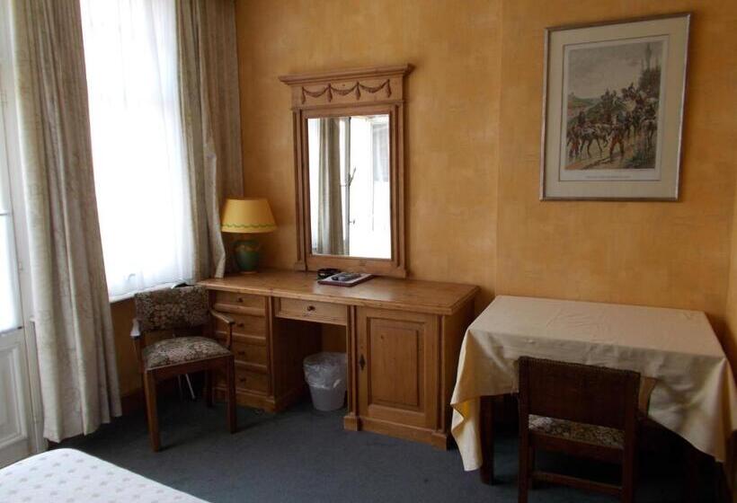 标准三人间, Manitoba