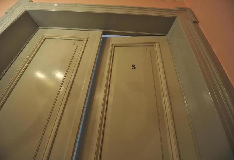 四人标准间, Manitoba