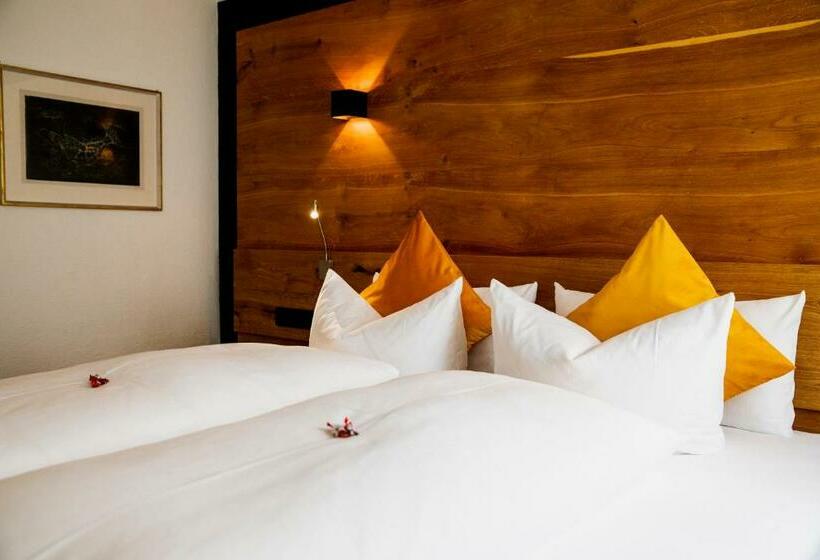 غرفة قياسية, Montfort