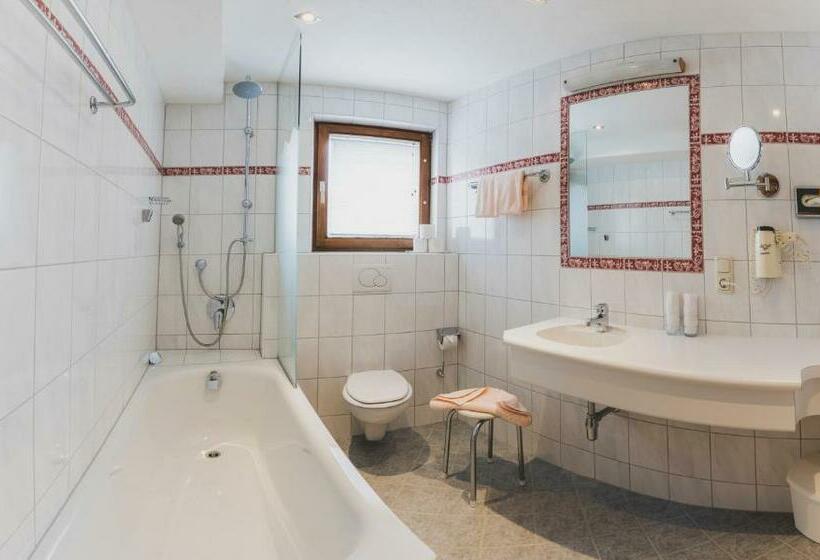 غرفة قياسية, Montfort