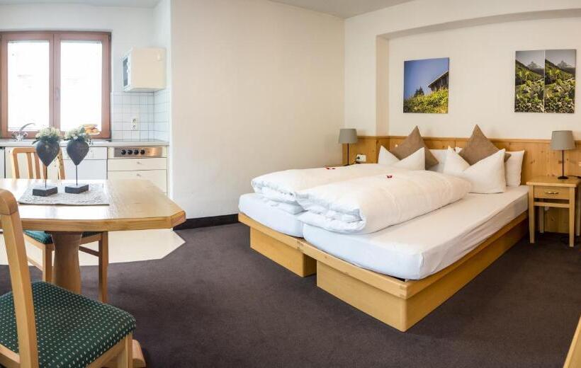 غرفة قياسية, Montfort