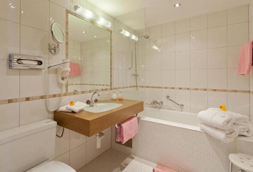 شقة غرفتين, Montfort