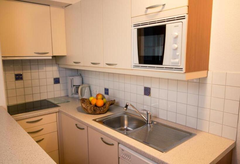 شقة غرفتين, Montfort