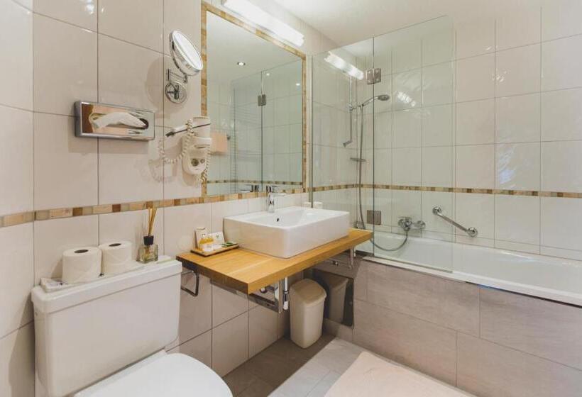 شقة غرفتين, Montfort