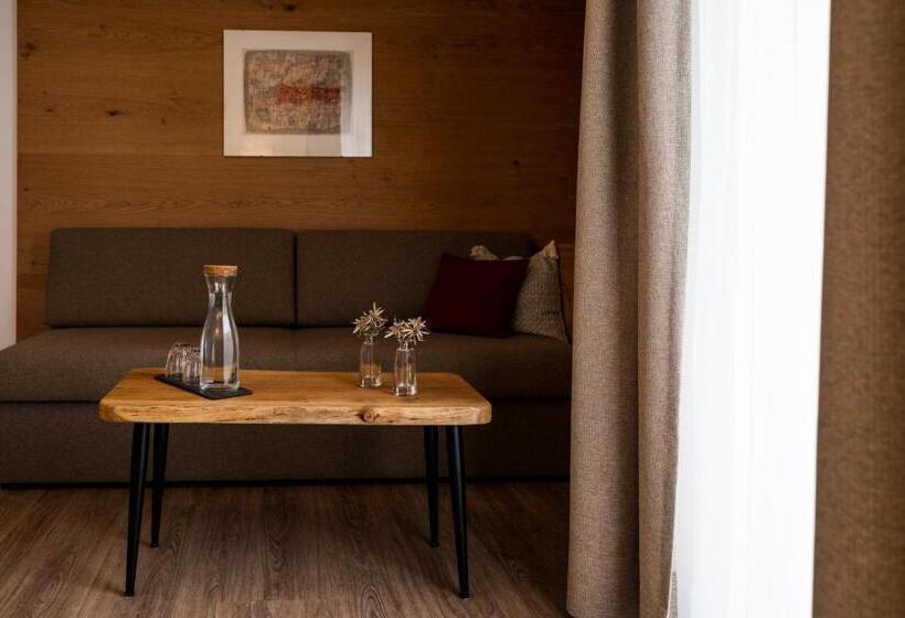 جناح مزوَّد بشرفة, Montfort