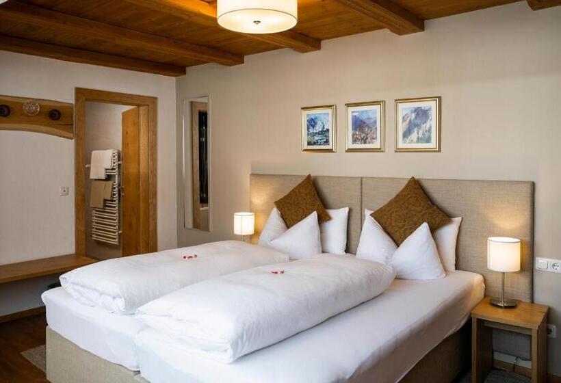 غرفة سوبيريور, Montfort