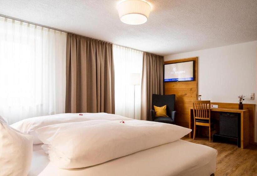 غرفة سوبيريور, Montfort