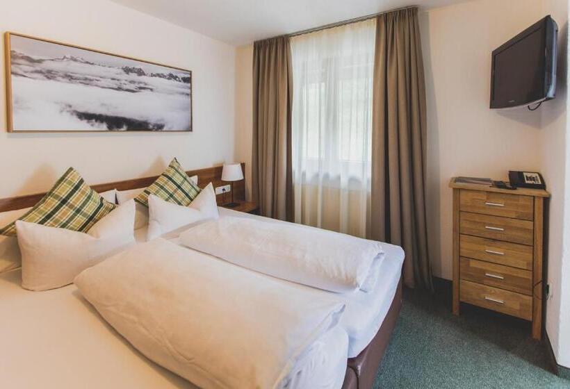 شقة غرفتين, Montfort