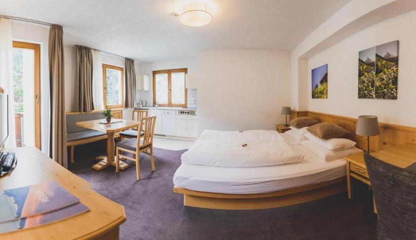 غرفة قياسية رباعية, Montfort