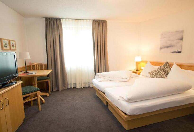 غرفة قياسية, Montfort