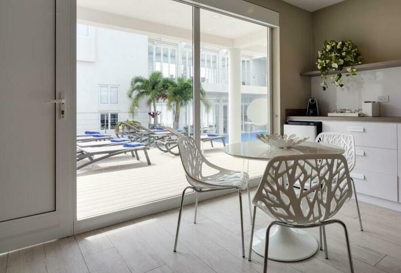 سوییت با چشمانداز استخر, Ocean Z Boutique