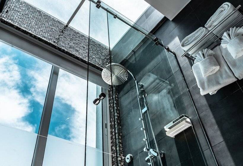 سوئیت مستر, Ocean Z Boutique