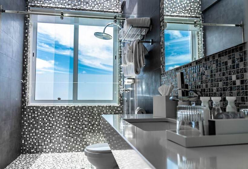 سوئیت مستر, Ocean Z Boutique