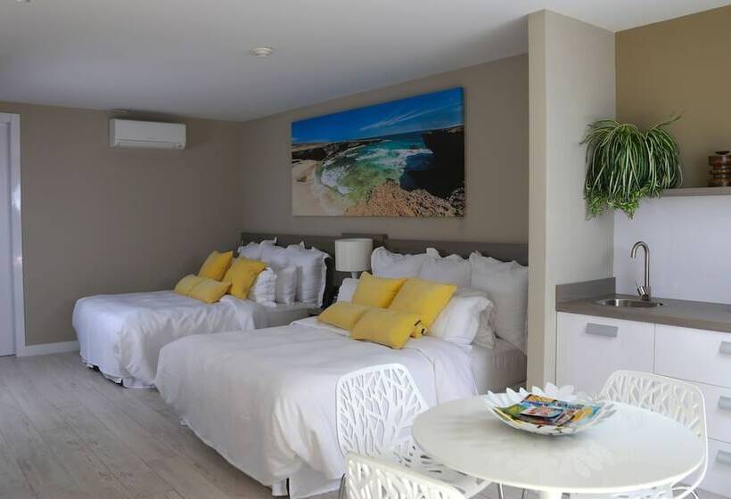 Suite Queen Bed, Ocean Z Boutique