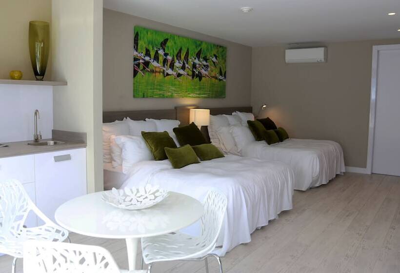 Suite Queen Bed, Ocean Z Boutique