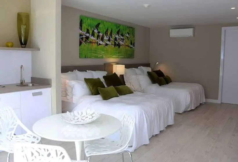 Suite Queen Bed, Ocean Z Boutique