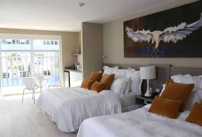 Suite Queen Bed, Ocean Z Boutique