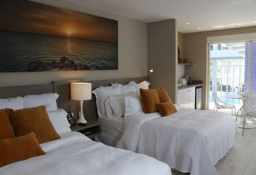 Suite Queen Bed, Ocean Z Boutique