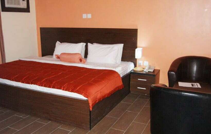 اتاق لوکس, Purple Tulip Hotel And Resorts