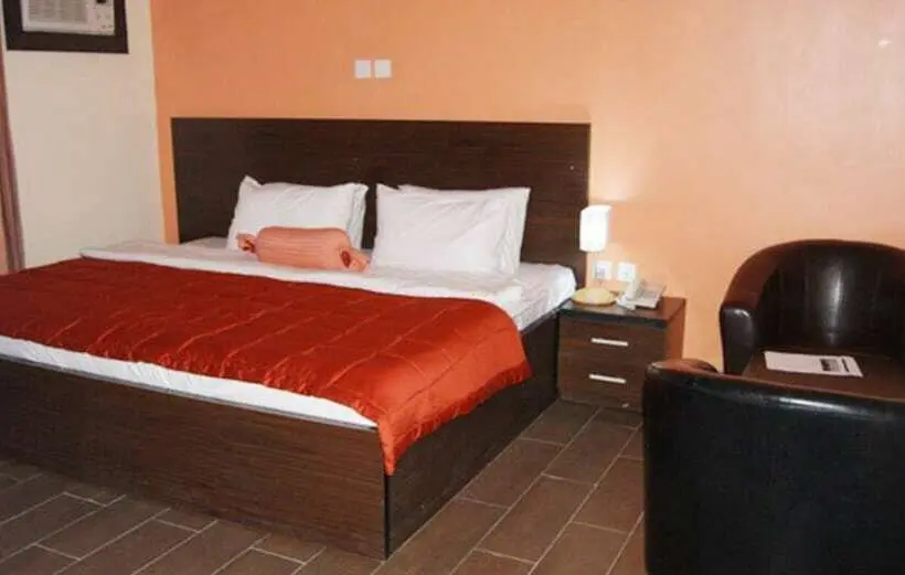 اتاق لوکس, Purple Tulip Hotel And Resorts