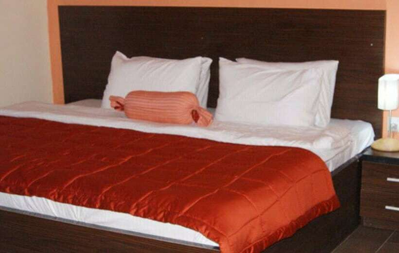 اتاق لوکس, Purple Tulip Hotel And Resorts