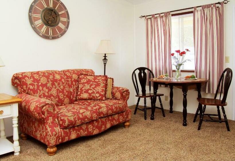 מיטת קינג בסוויטה, Redwood Suites