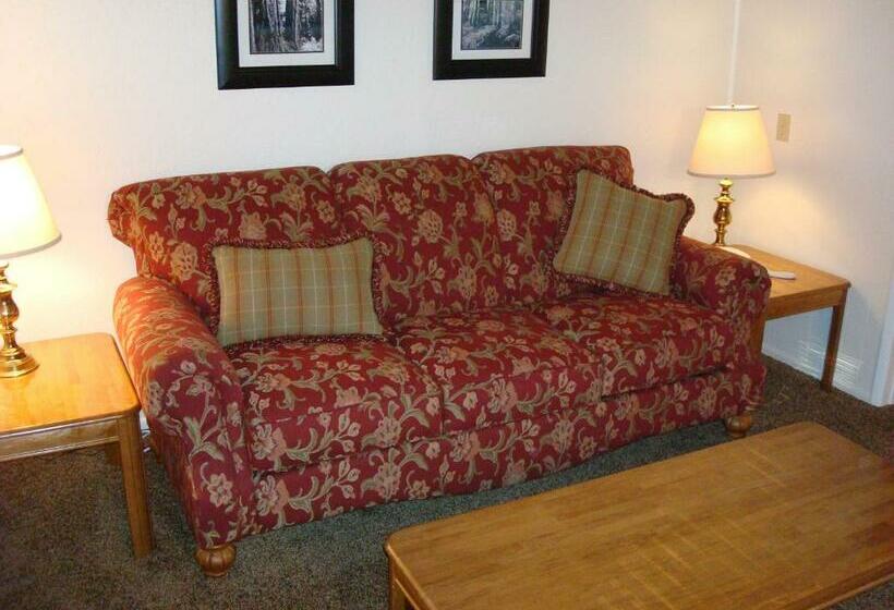 מיטת קינג בסוויטה, Redwood Suites