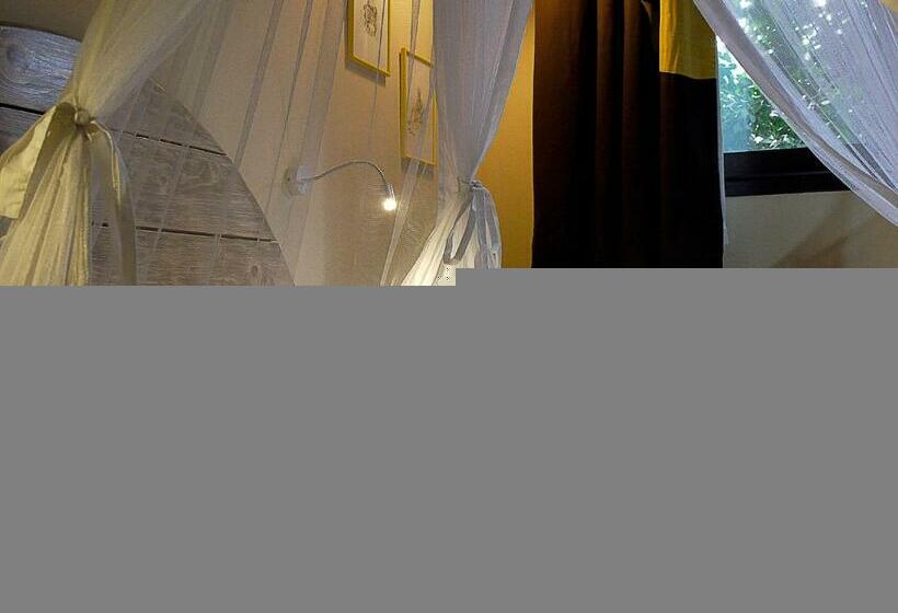 اتاق استاندارد با چشمانداز باغ, Sakamanga