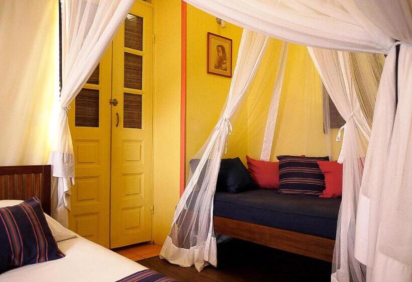 اتاق راحتی سه تخته, Sakamanga