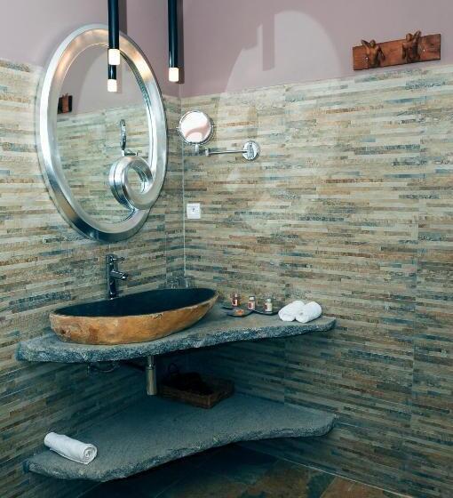 اتاق لوکس, Sakamanga