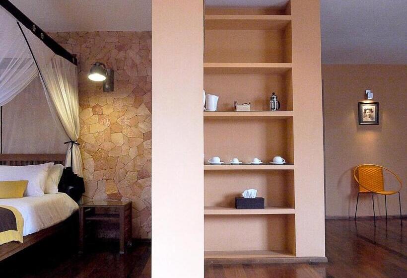 سوئیت جونیور خانوادگی, Sakamanga