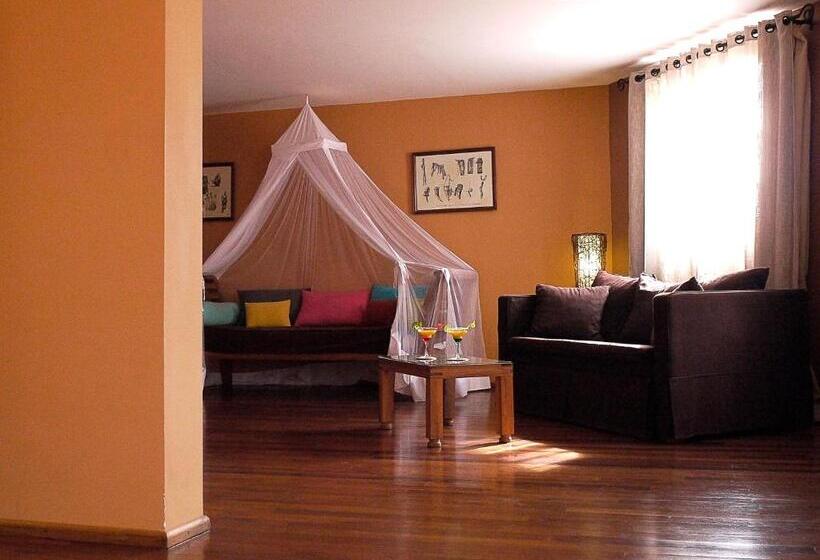 اتاق لوکس, Sakamanga