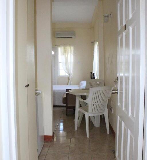 اتاق استاندارد, The Relax Inn